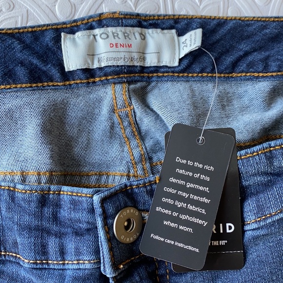 Torrid women’s cropped denim jeans. Torrid 24 jean - Picture 3 of 8